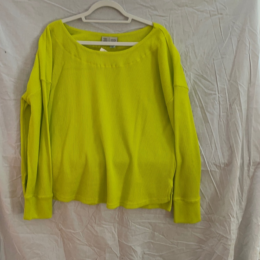 Approx 26” in length approx 25/26” underarm to underarm